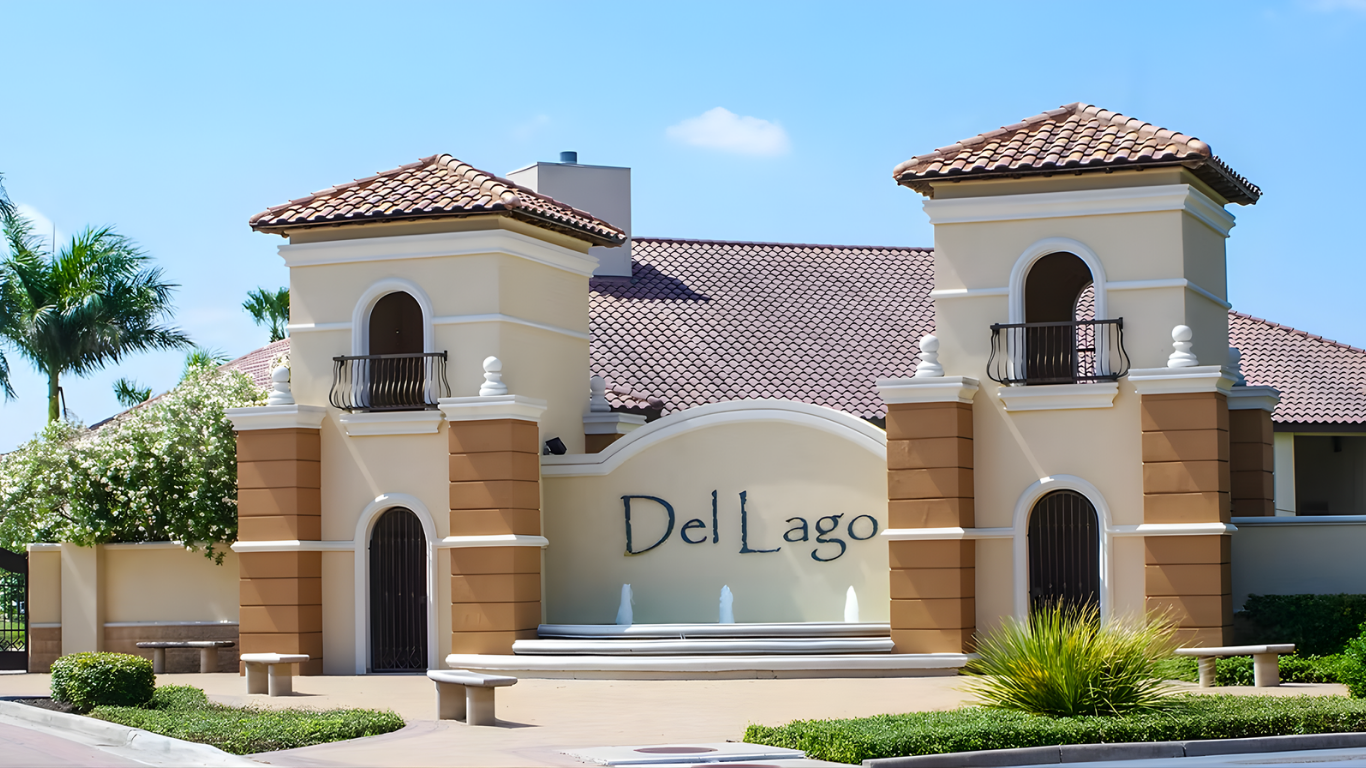 Del Lago Lakeside